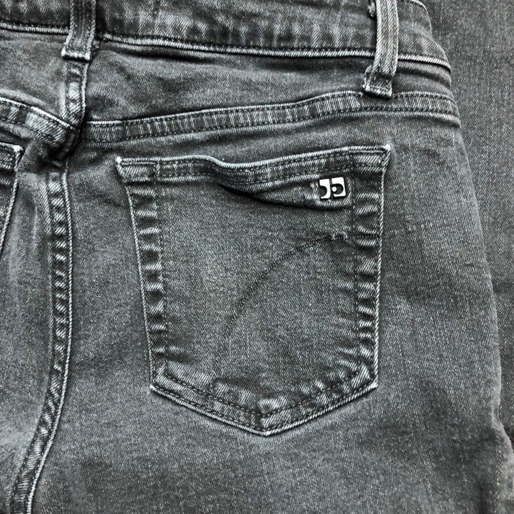 Black distressed joe’s jeans size 27